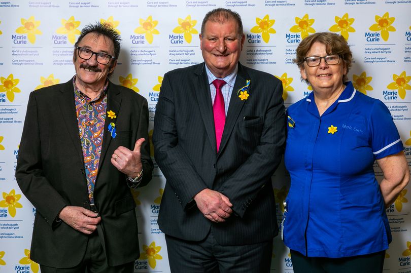 Legendary Chuckle Brother praises Marie Curies Great Daffodil Appeal as Ayrshire MP lends support to cause